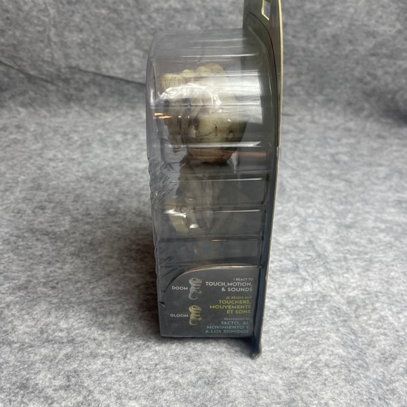 WowWee Untamed Fingerlings Bonehead Raptor Velociraptor Gloom Glow in Dark 3982 - Picture 2 of 6